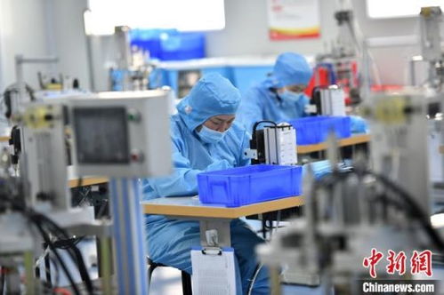 逆行武漢，回川建廠 雨衣妹妹與川鄂友誼工廠的抗疫傳奇